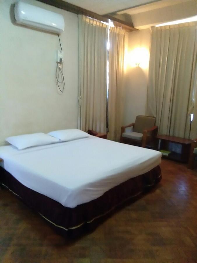 Halpin Hotel Yangon Exterior photo