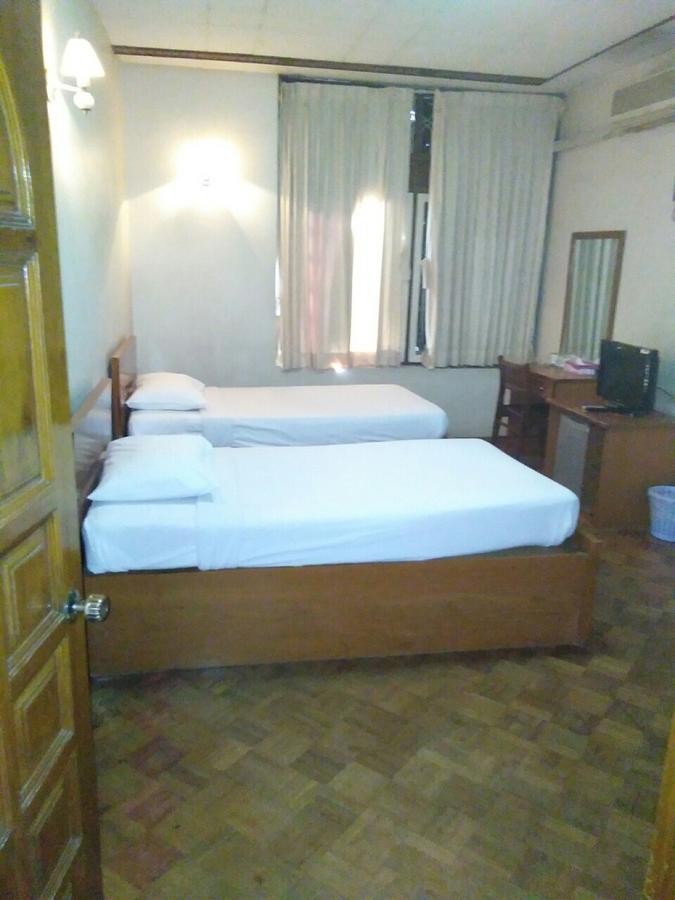 Halpin Hotel Yangon Exterior photo